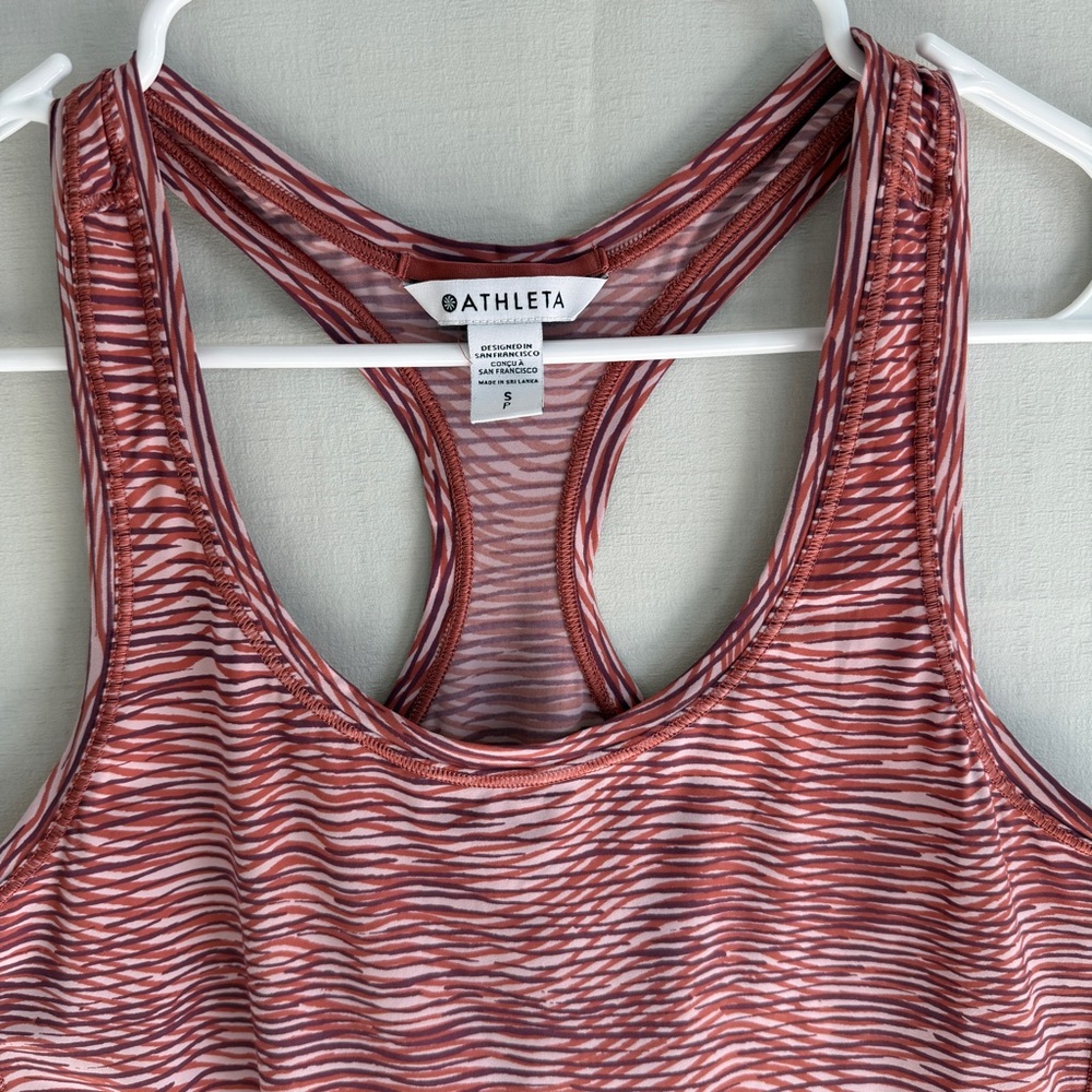 Women’s Athleta Ultimate Scoop Tank - Picture 3 of 6